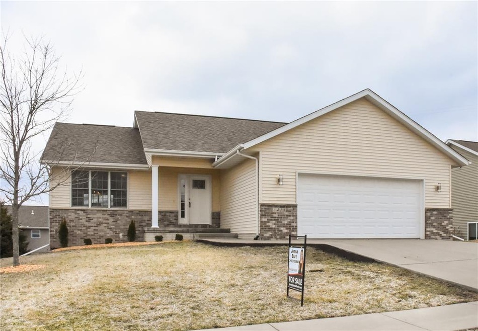 1414 Grizzly Dr NW, Cedar Rapids, IA 52405 - photo 1