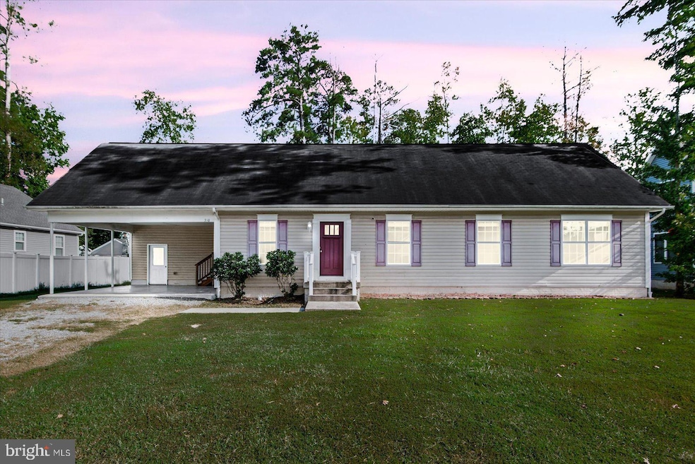 310 3rd St, Colonial Beach, VA 22443 - photo 1