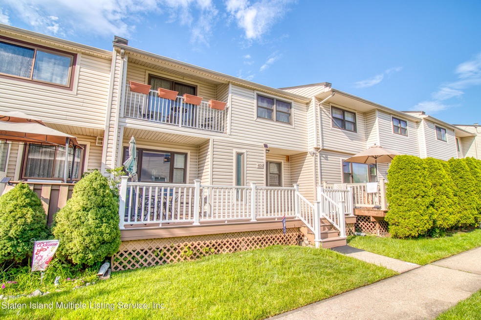 Welcome to 483 Willow Road East Apt. 2