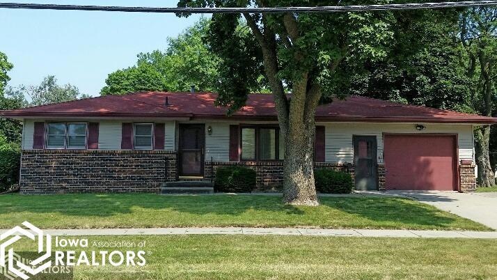 806 E 10th St S, Newton, IA 50208 - photo 1