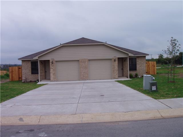 Exterior Front : Come live in a New Place and enjo