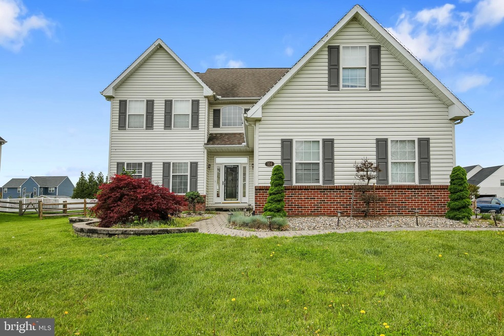 314 Red Cedar Ln, Bear, DE 19701 - photo 1