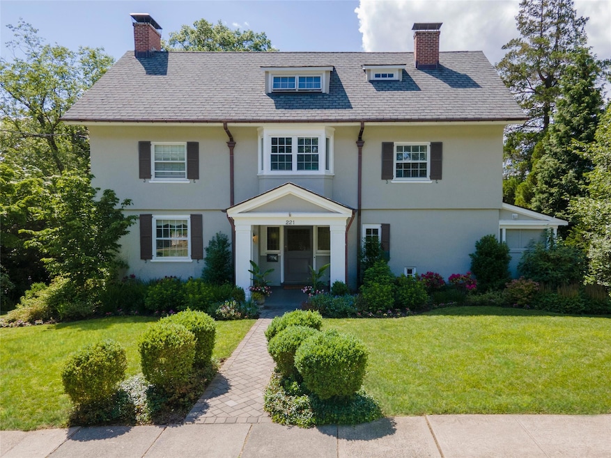 Sold $2,530,000 • Co-Listing Agent