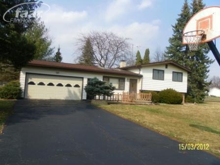 5382 Mapletree Ct, Flint, MI 48532 - photo 1