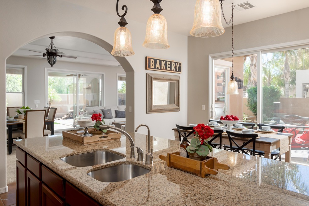 Large island in kitchen LR (18 of 27)