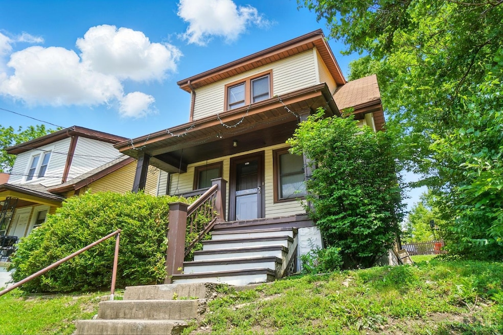 212 Atkinson St, Cincinnati, OH 45219 - photo 1