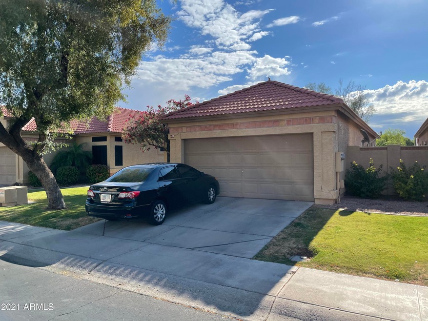 877 N Kenneth Place, Chandler, AZ 85226 - photo 1