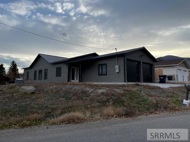 804 Cleveland Ave, Salmon, ID 83467 - photo 1