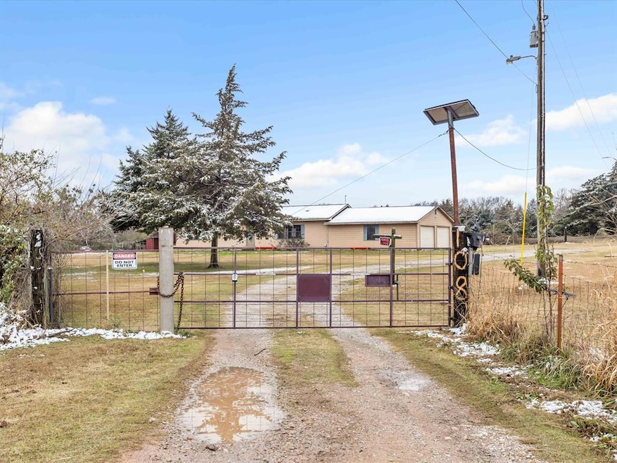 108 N Hurst Ln, Tecumseh, OK 74873 - photo 1