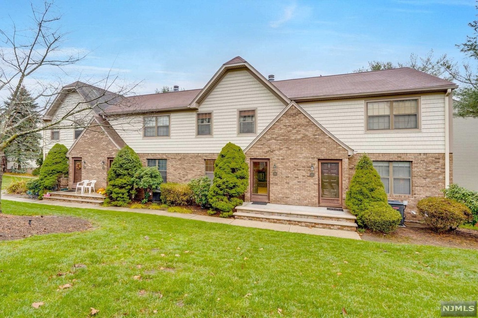 101 E Oak St unit I4, Oakland, NJ 07436 - photo 1