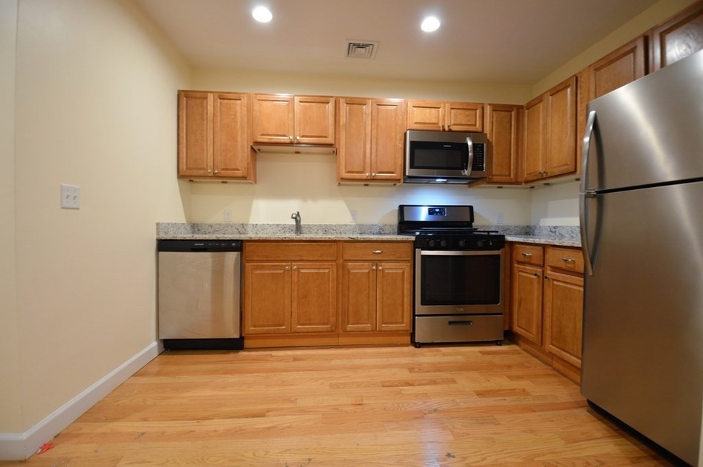 140 Union St unit 405, Lynn, MA 01901 - photo 1