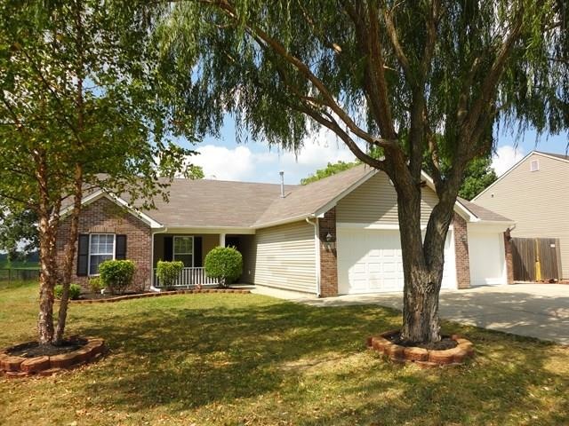 1207 Oak Leaf Rd, Franklin, IN 46131 - photo 1