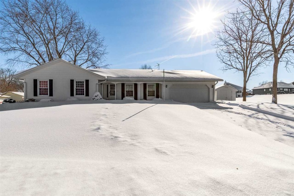 1427 Elmridge Dr, Cedar Falls, IA 50613 - photo 1