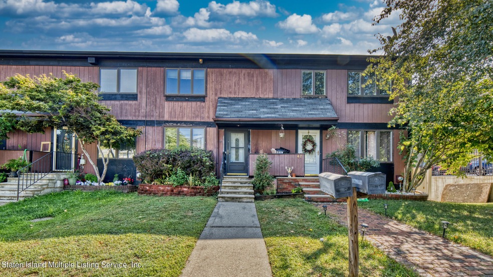 45 Hemlock Ct unit 149, Staten Island, NY 10309 - photo 1