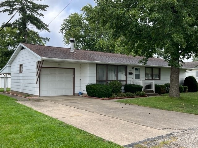 1002 W Franklin Ave, Effingham, IL 62401 - photo 1