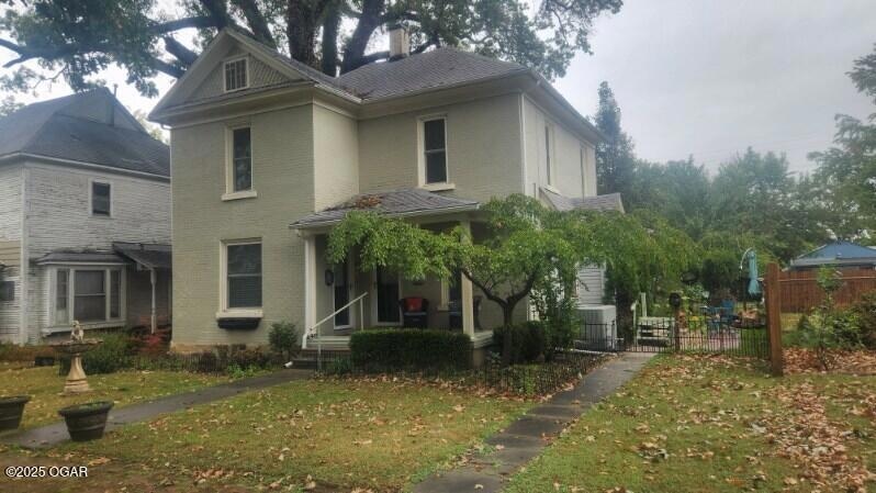 415 W Maple St, Columbus, KS 66725 - photo 1