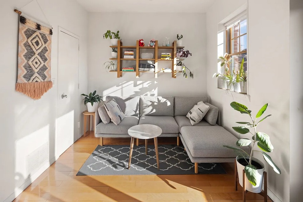 Sold $975,000 • Co-Listing Agent