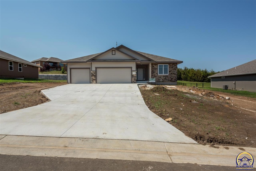 5744 SW 55th St, Topeka, KS 66610 - photo 1