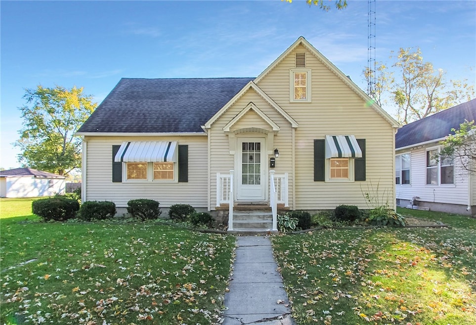 908 S 15th St, Mattoon, IL 61938 - photo 1