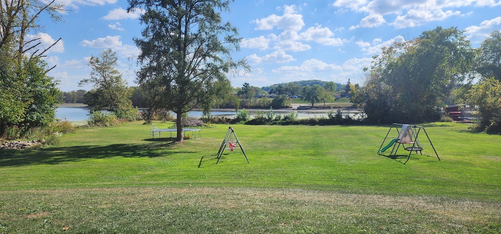 Lake Frontage/Back yard