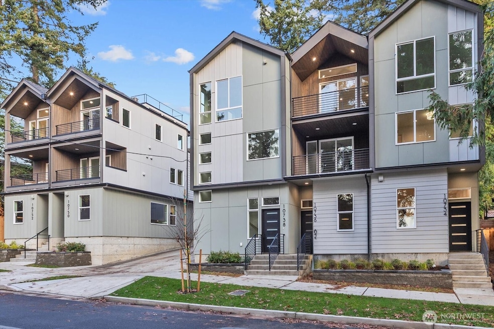 10738 Interlake Ave N, Seattle, WA 98133 - photo 1