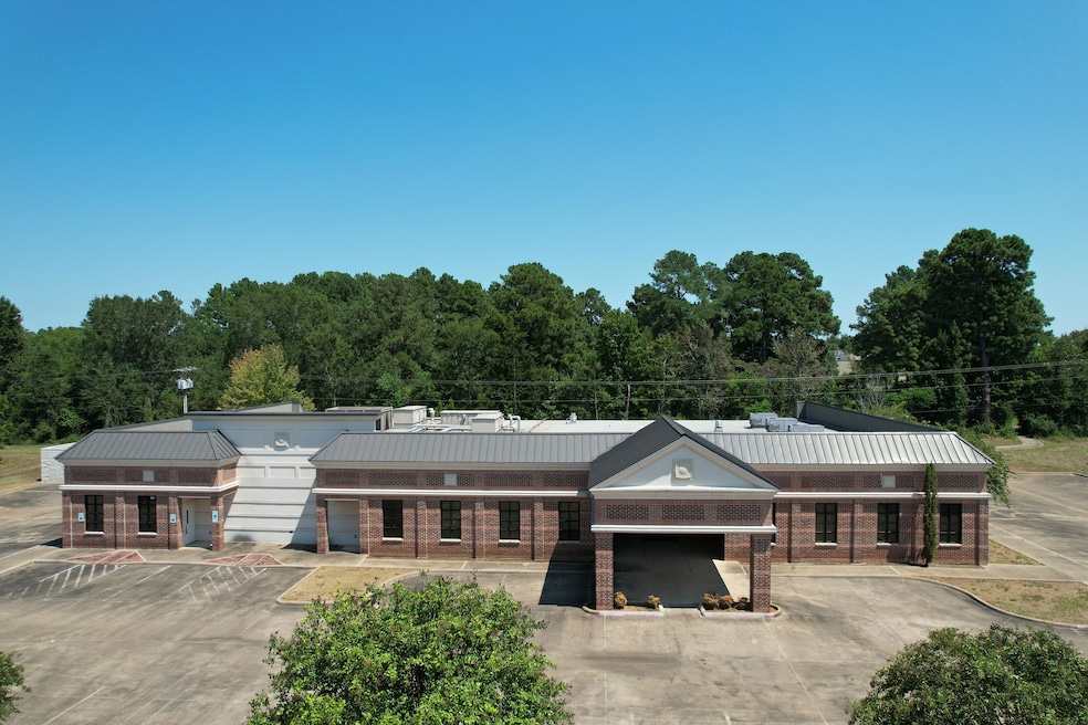 200 Renaissance Way, Crockett, TX 75835 - photo 1