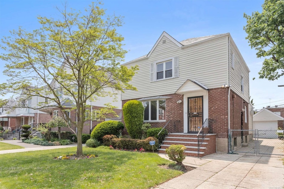 61-16 184th St, Flushing, NY 11365 - photo 1