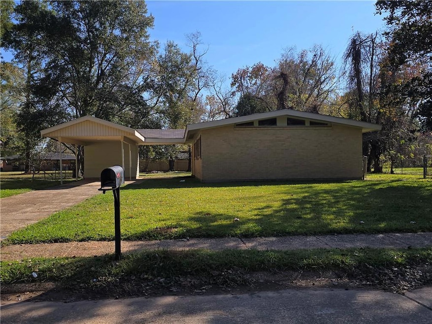 1715 Roscommon Dr, Alexandria, LA 71303 - photo 1