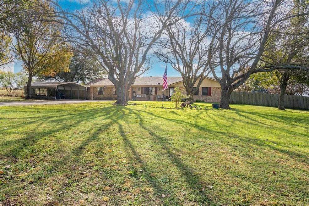 2147 Hill Top Cir, Weatherford, TX 76085 - photo 1