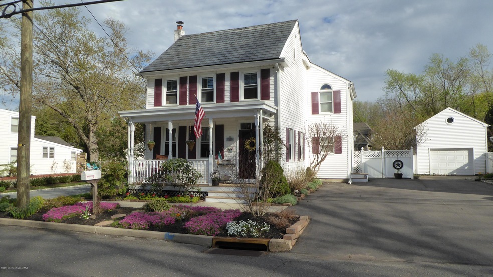 Exterior/Driveway