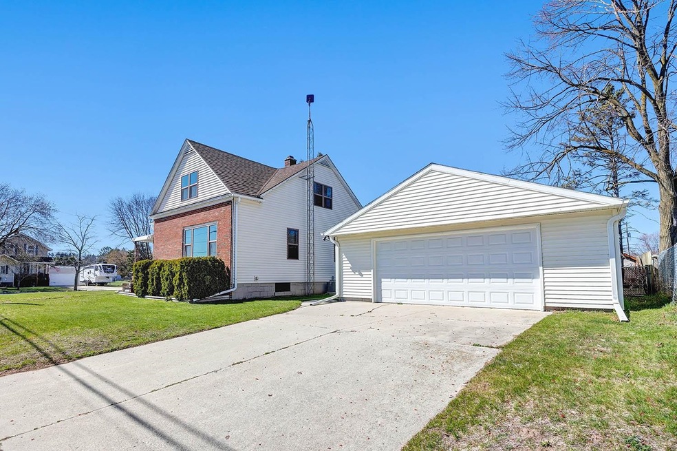 2740 10th St, Two Rivers, WI 54241 - photo 1