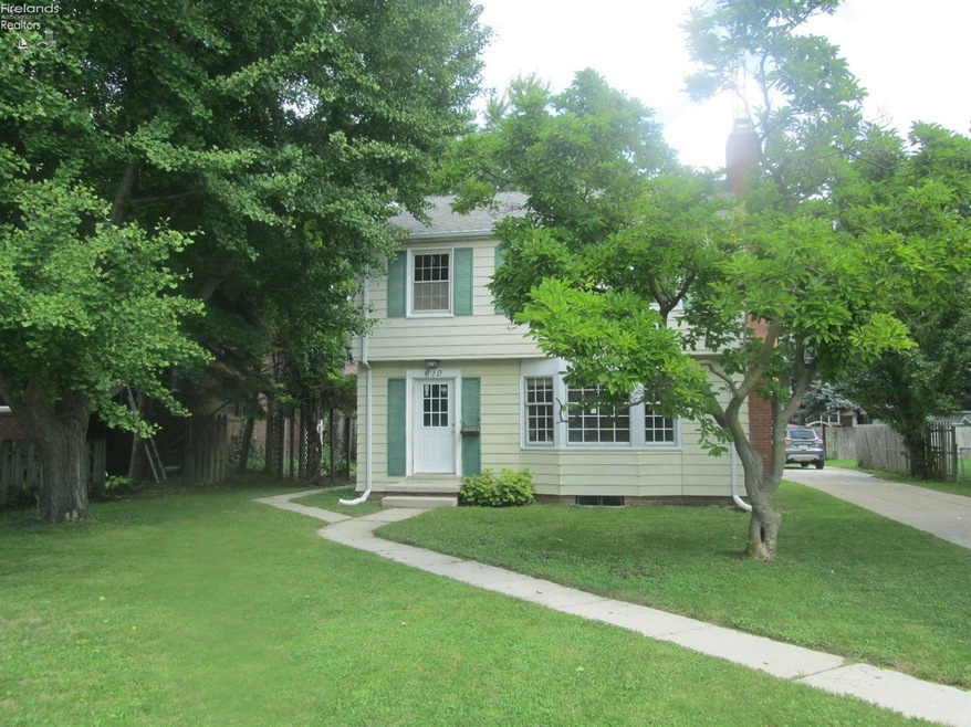 610 W Main St, Woodville, OH 43469 - photo 1