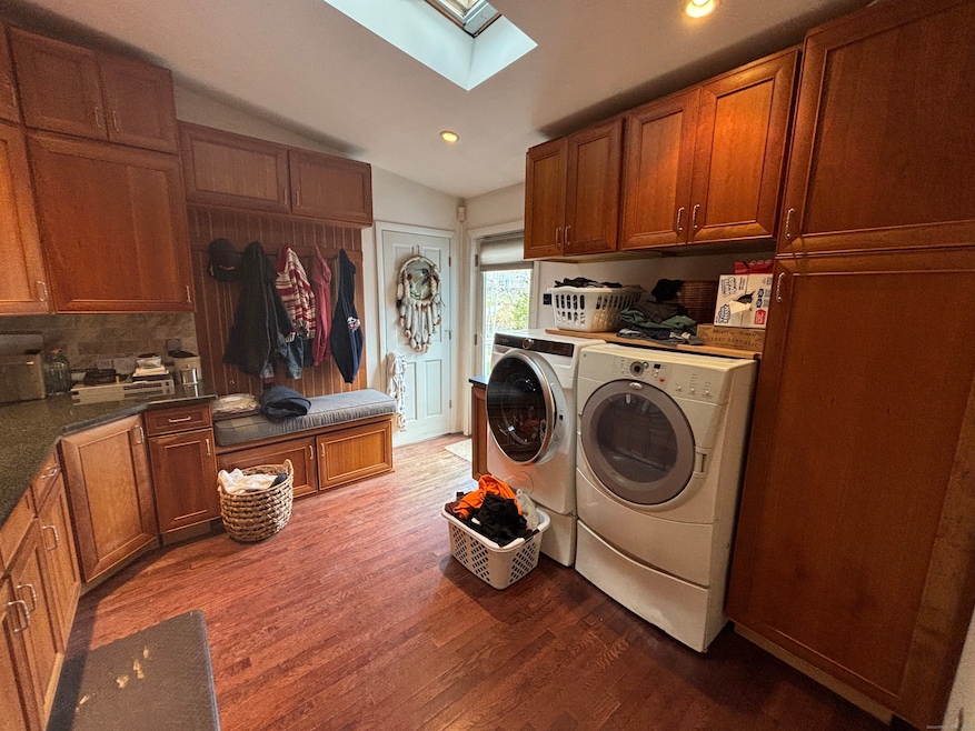 33 Walnut Tree Hill Rd, Shelton, CT 06484 - photo 1