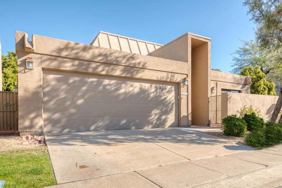 1. 3052 E Claremont I