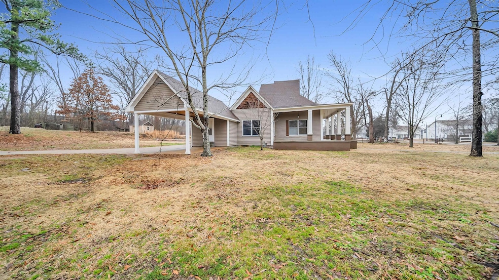 View of front of property featuring a porch and a 