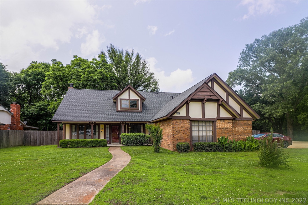 1900 W Pittsburg Ct, Broken Arrow, OK 74012 - photo 1