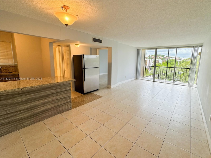 8840 Fontainebleau Blvd unit 402, Miami, FL 33172 - photo 1