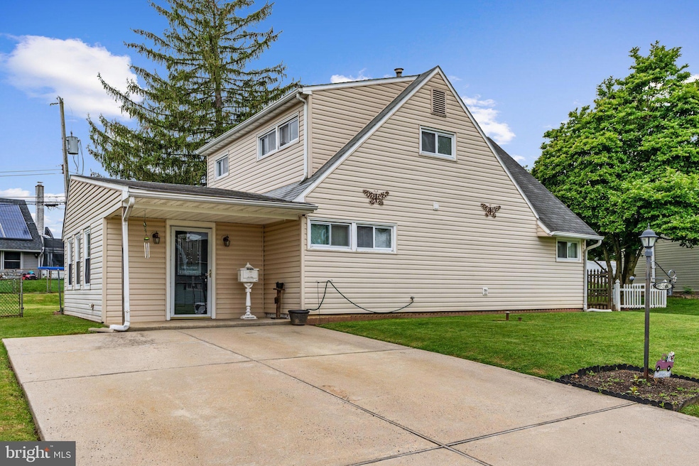 57 Red Maple Ln, Levittown, PA 19055 - photo 1