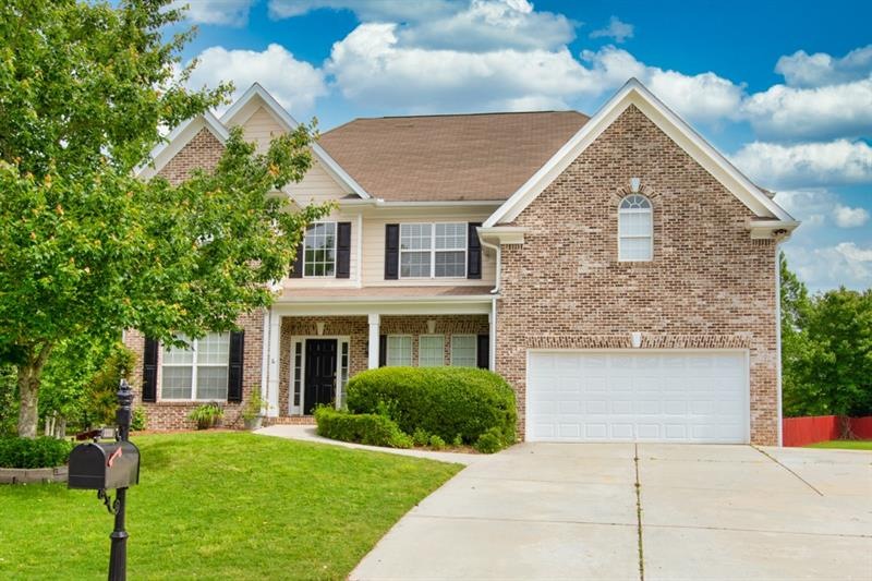 This cul-de-sac home is gorgeous!