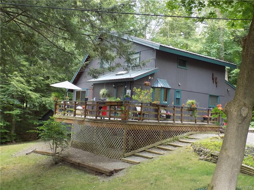 Welcome to 44 Hardwood in the woodland community o
