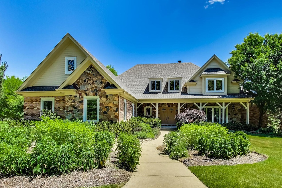 110 Deepwood Rd, Barrington, IL 60010 - photo 1