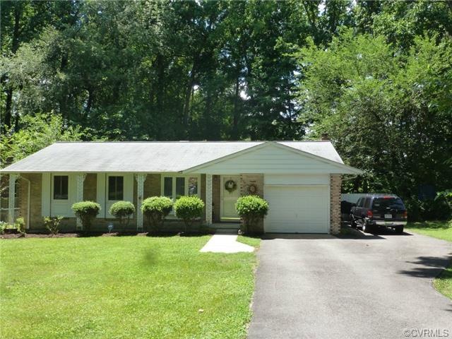 Cute Brick Rancher! 3 Bedroom 1.5 Bath with 1 car 