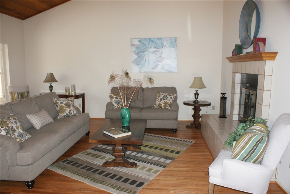 8543 Circle r Valley Ln, Escondido, CA 92026 - photo 1