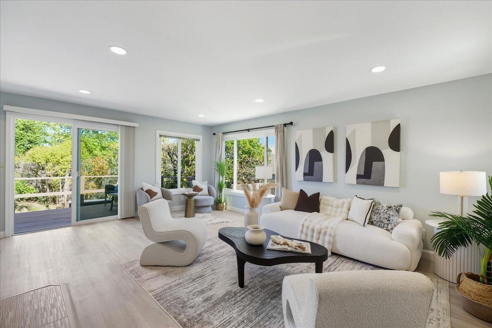 Pending $1,580,000 • Co-Listing Agent