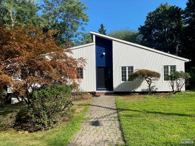 402 Longview Ct, Northvale, NJ 07647 - photo 1