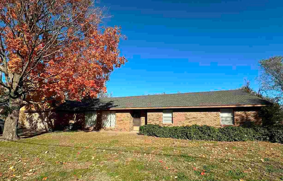 454 Tapp Rd, Ponca City, OK 74604 - photo 1