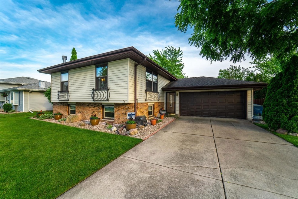 138 Concord Ct, Dyer, IN 46311 - photo 1