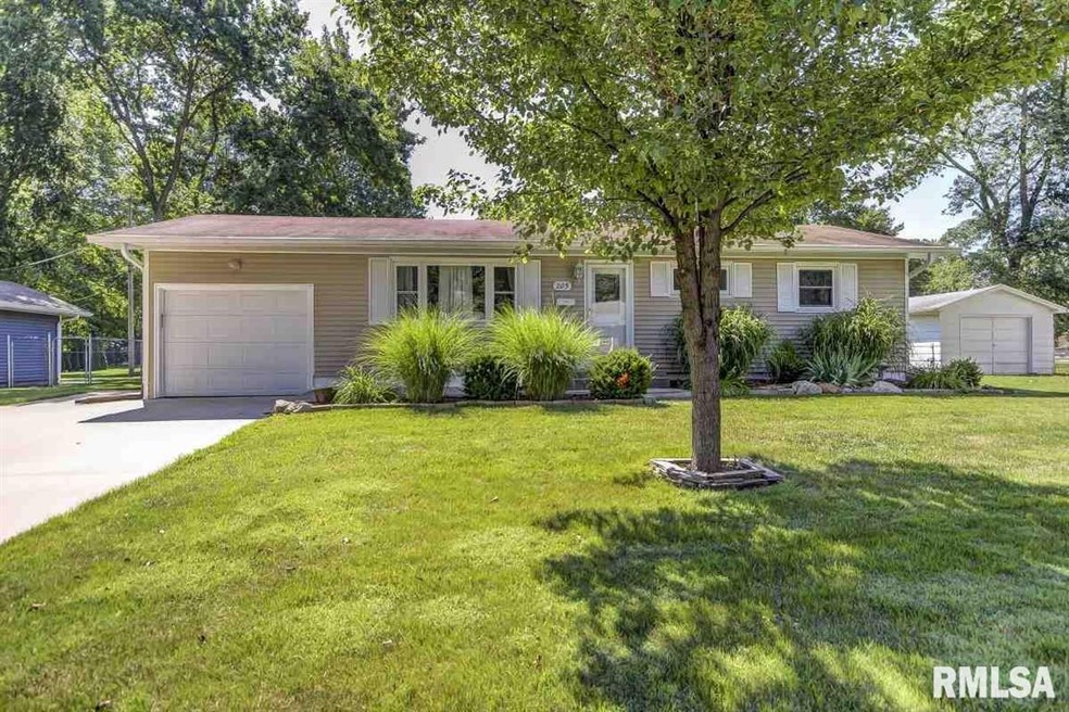 205 Southgate St, Lincoln, IL 62656 - photo 1