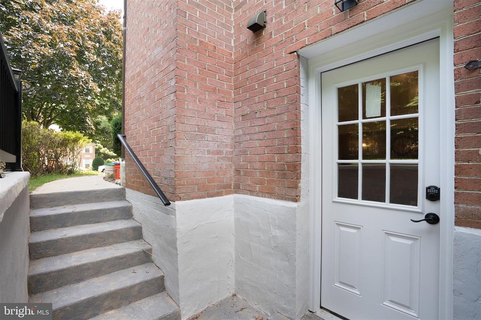 1205 S Huntress Ct, McLean, VA 22102 - photo 1