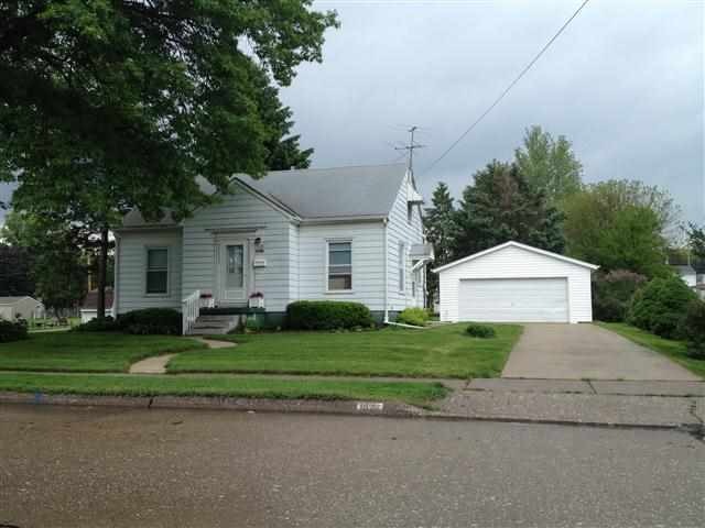 1626 W 34th St, Davenport, IA 52806 - photo 1